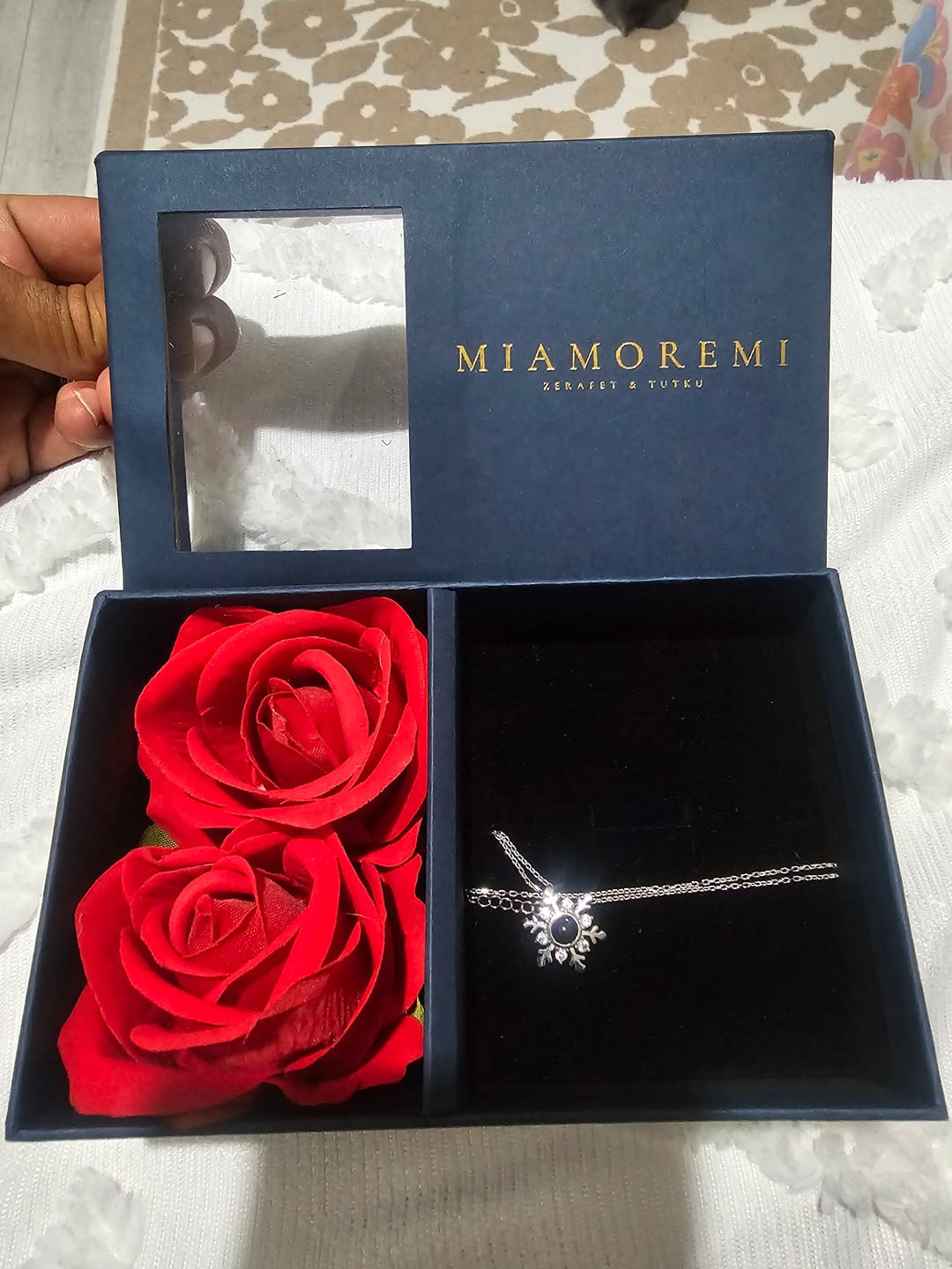 Customer photo review of Fotoğraflı Kişiye Özel Kar Tanesi Kolye