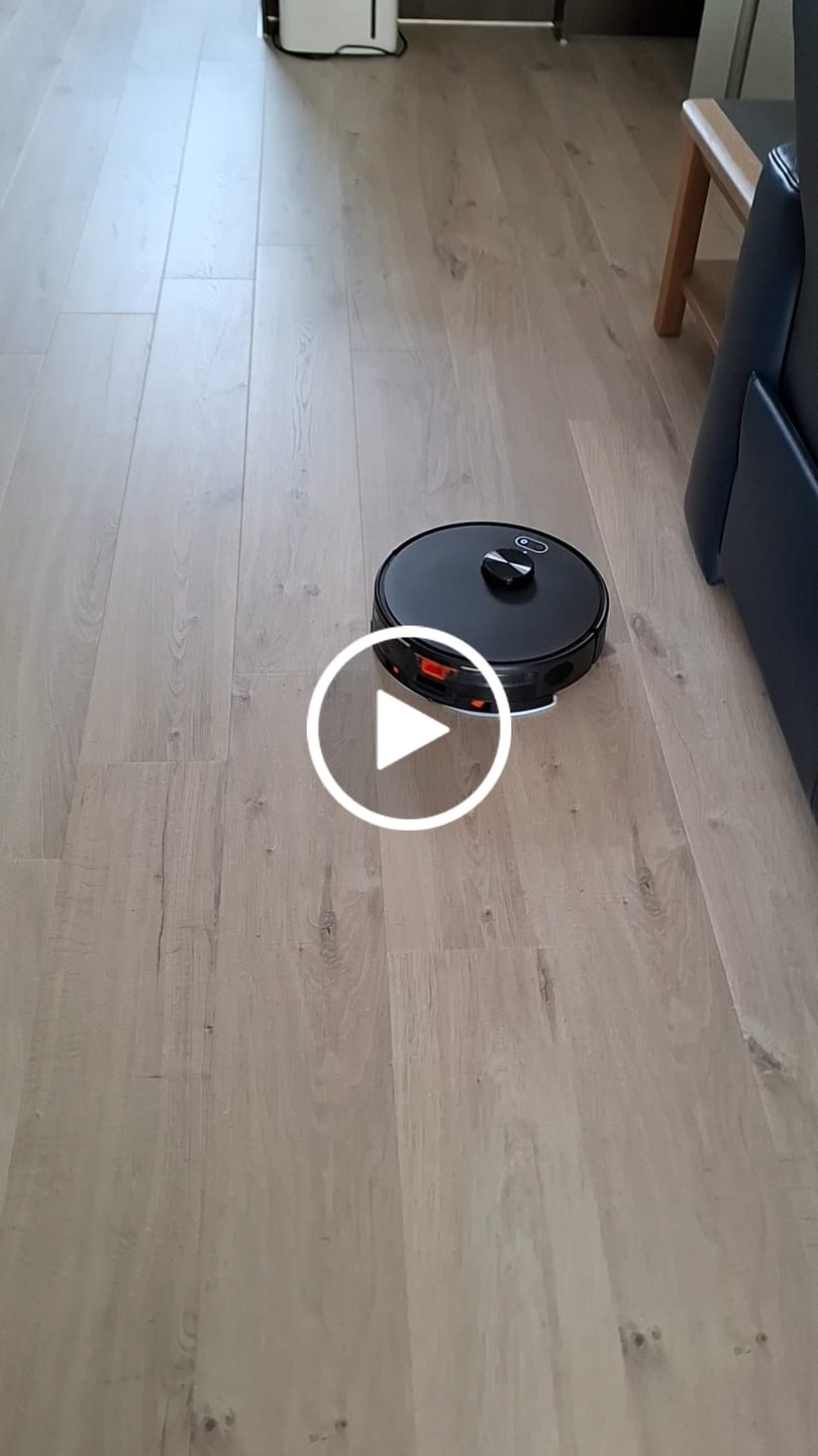 Customer video review of Robotstofzuiger V8 Pro – Volautomatische reiniging met dweilfunctie, slimme navigatie en app-bediening voor moeiteloze schoonmaak