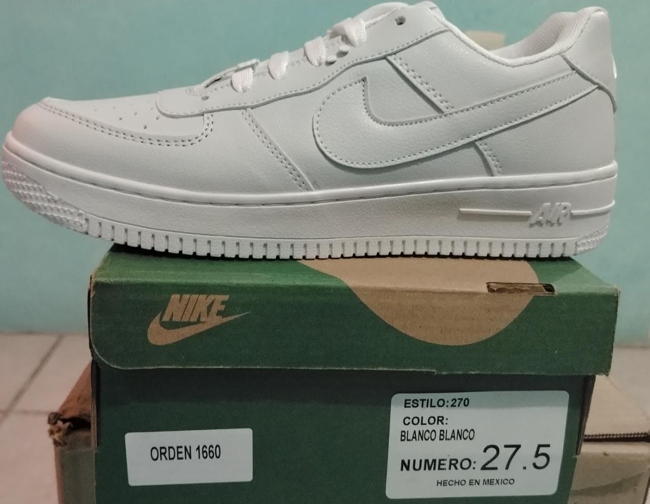 Customer photo review of Paq 6 Pares Tenis 270 Blanco Total 25/28.5