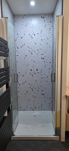 Customer photo review of Panneau Terrazzo Mural PVC 260 x 120 CM - Pour Crédence et Salle de Bain