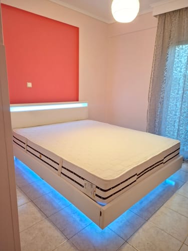 Customer photo review of Διπλό Κρεβάτι 140 x 200 εκ και 160 x 200 εκ Επενδυμένο με Δέρμα με LED φωτισμό και Βάση φόρτισης κεφαλάρι με επένδυση RM-B864W01