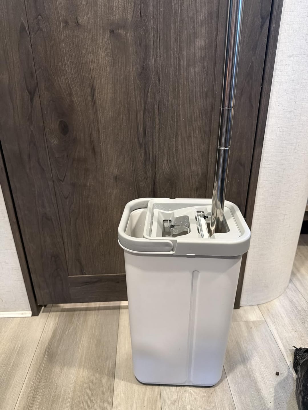 Customer photo review of Flat Mop and Bucket Set with Wringer — Dual Chamber Dry & Wet Separation, 3 Washable Microfiber Pads, Stainless Steel Handle
