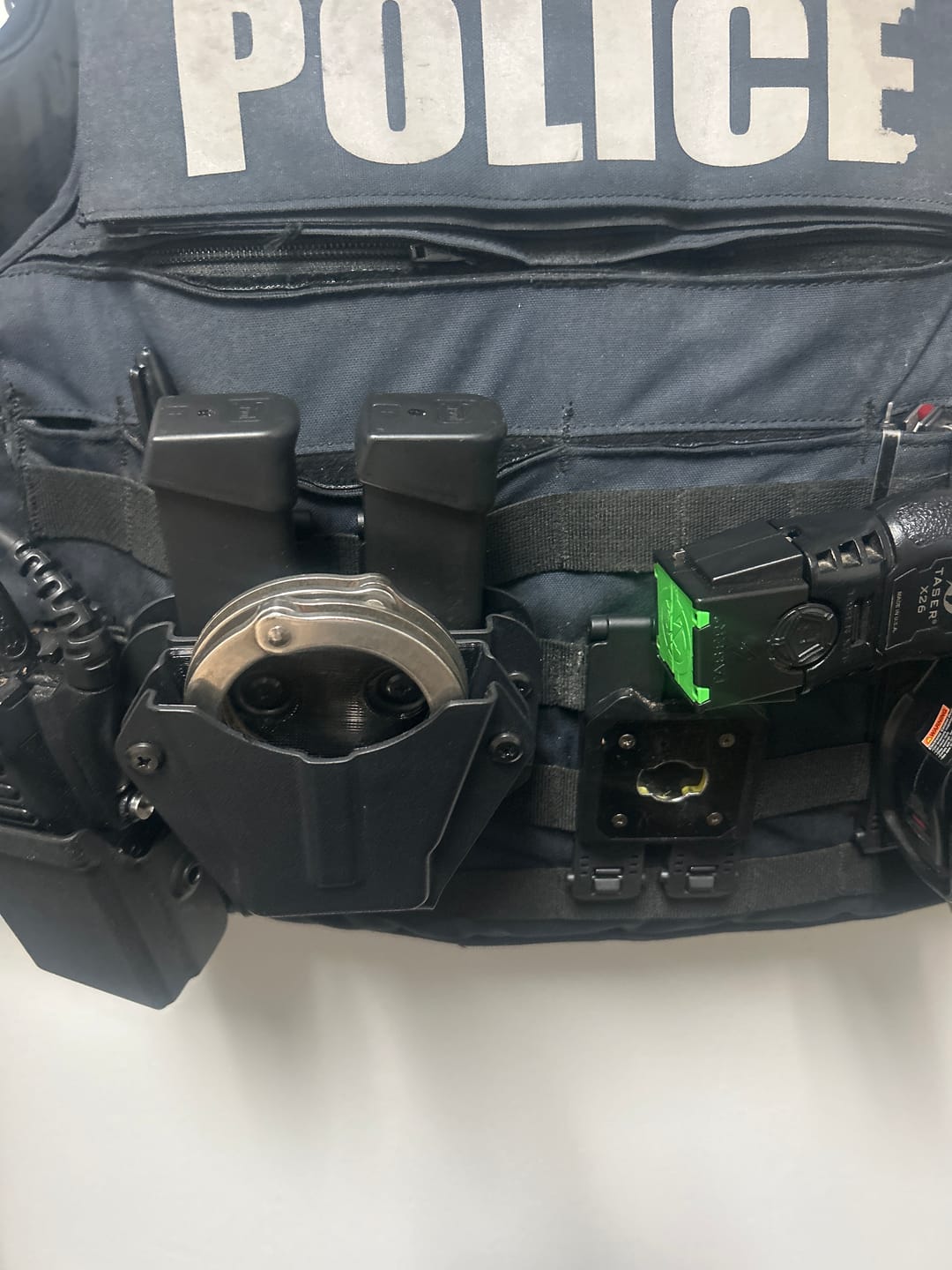 Customer photo review of Bearcat Double Pistol + Handcuff Combo