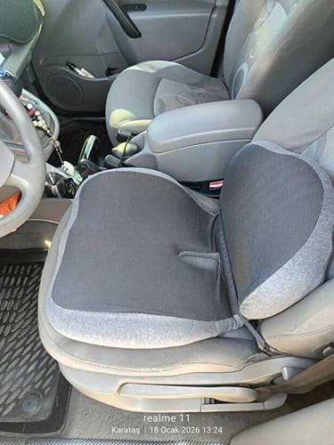 Pillowen Ergonomik Ofis ve Araç Oturma Yastığı Visko Ortopedik Sırt Destek Minderi için fotoğraflı müşteri yorumu