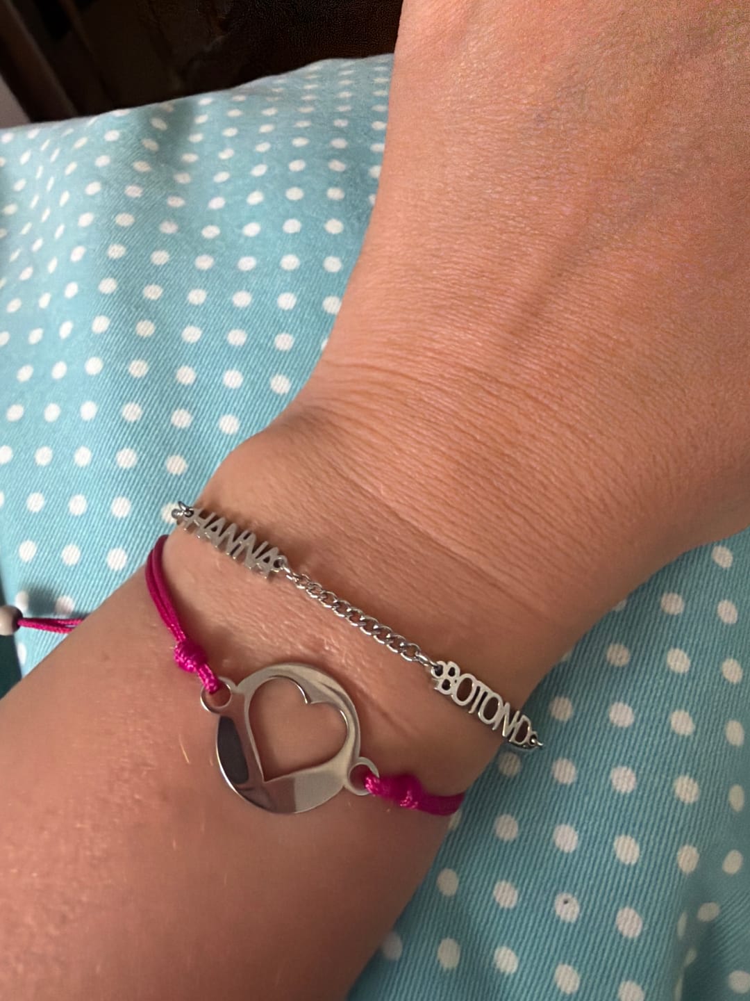 Customer photo review of Személyre szabott névkarkötő
