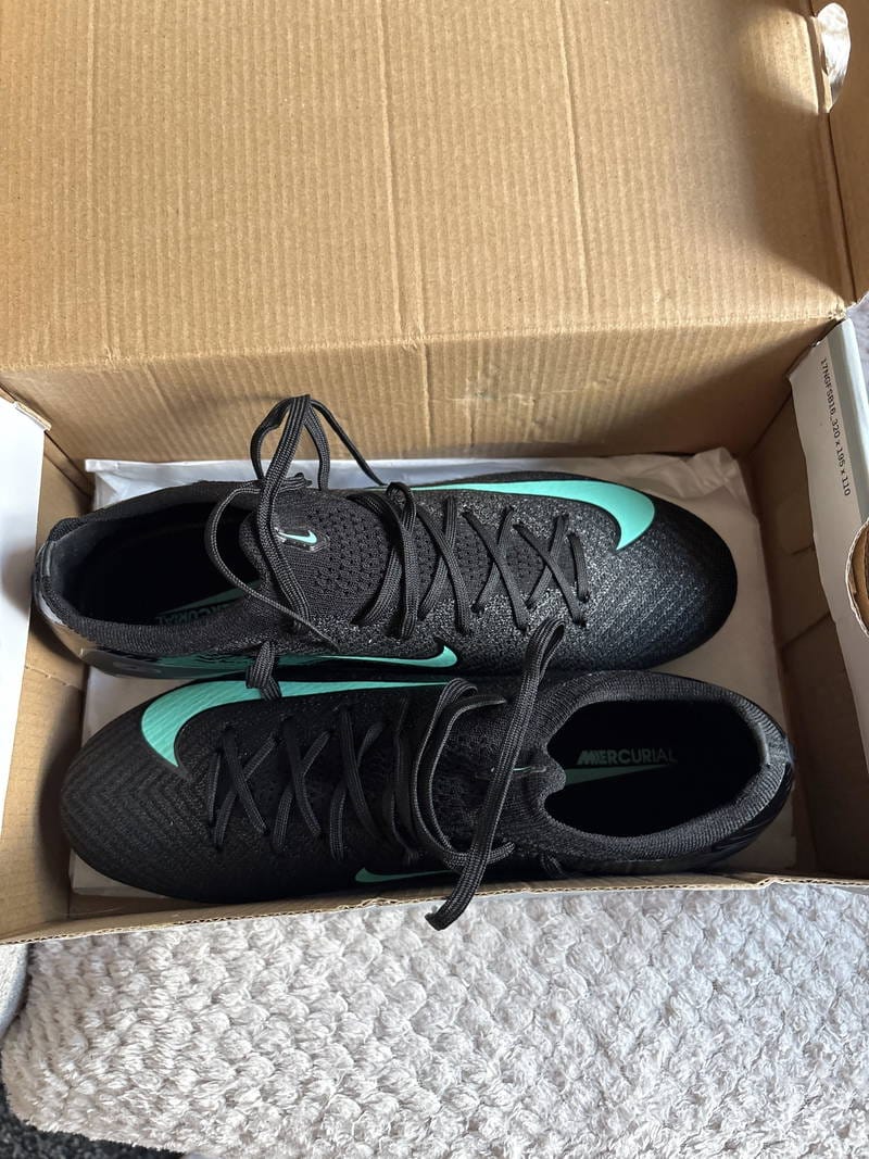 Customer photo review of Phantom 6 Low Elite SG Scary Good