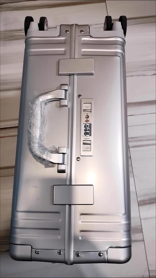 Customer photo review of Captain Full Aluminum Carry-On