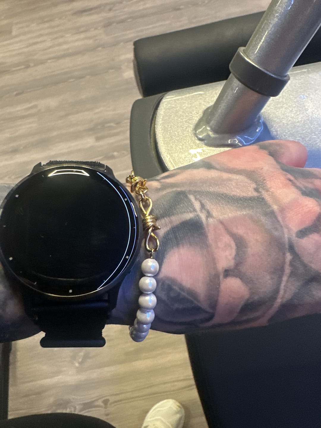 Customer photo review of Pearl Barbed Wire Bracelet (Gold)