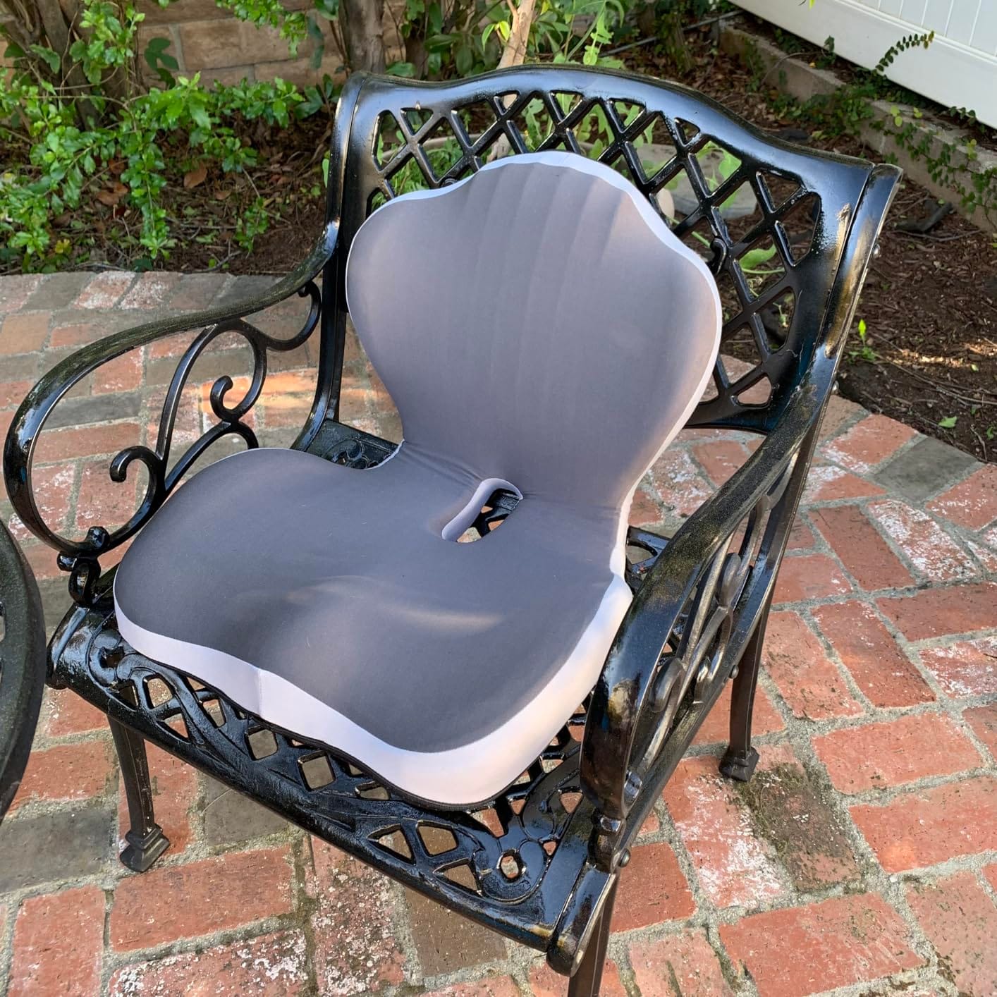 Customer photo review of Pillowen Ergonomik Ofis ve Araç Oturma Yastığı Visko Ortopedik Sırt Destek Minderi
