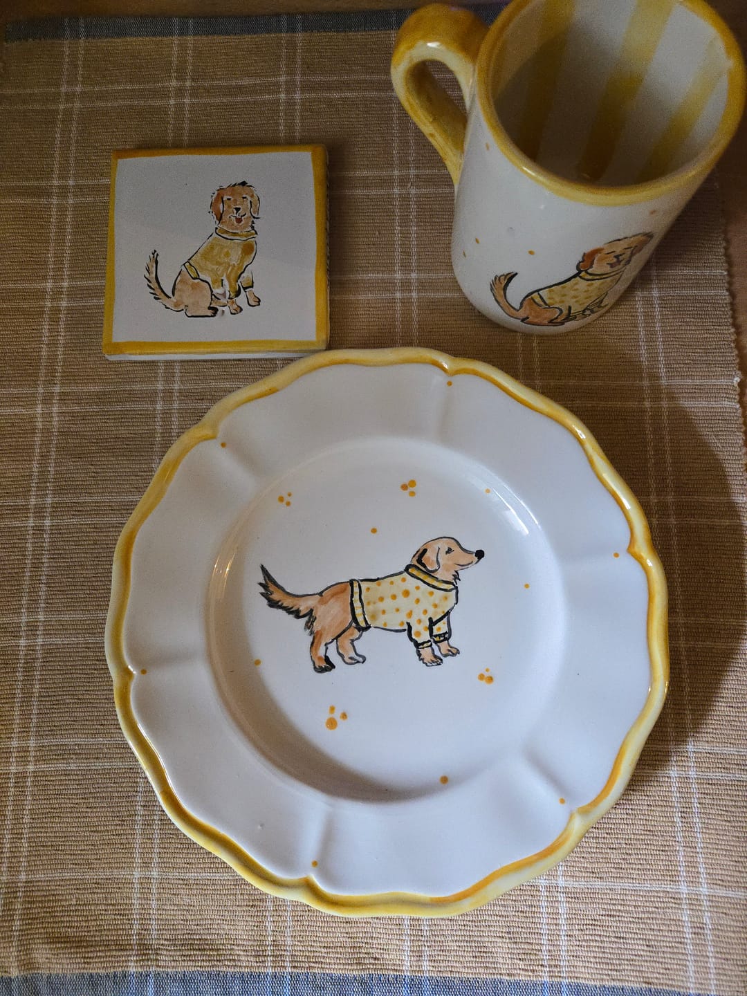 Customer photo review of Scalloped rim Golden Retriever plate - Pet Lovers Collection