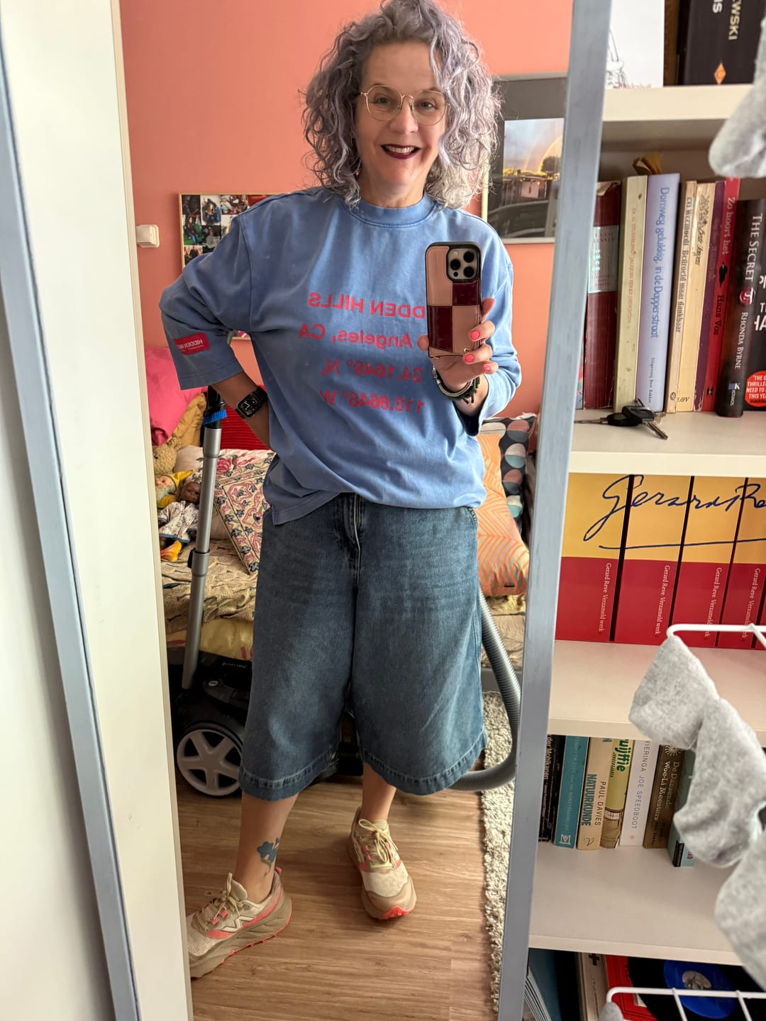 Customer photo review of VINTAGE LOGO WASHED LONGSLEEVE T-SHIRT SKY BLUE/RED