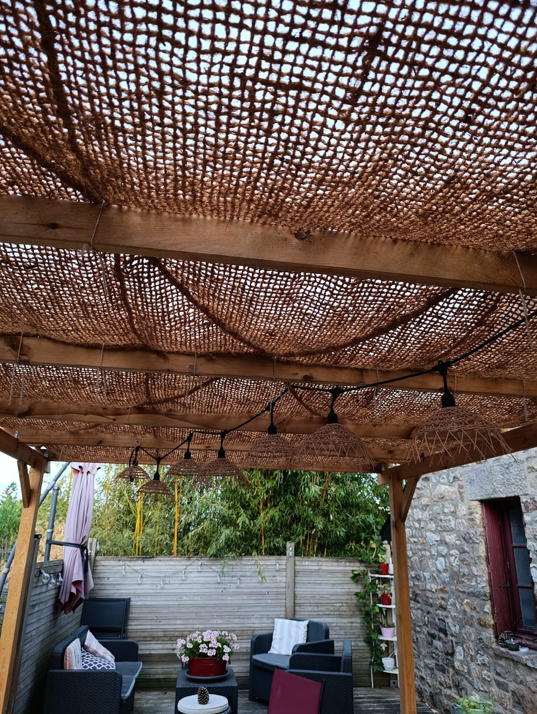 Customer photo review of Toile d'ombrage en fibre de coco pour pergola