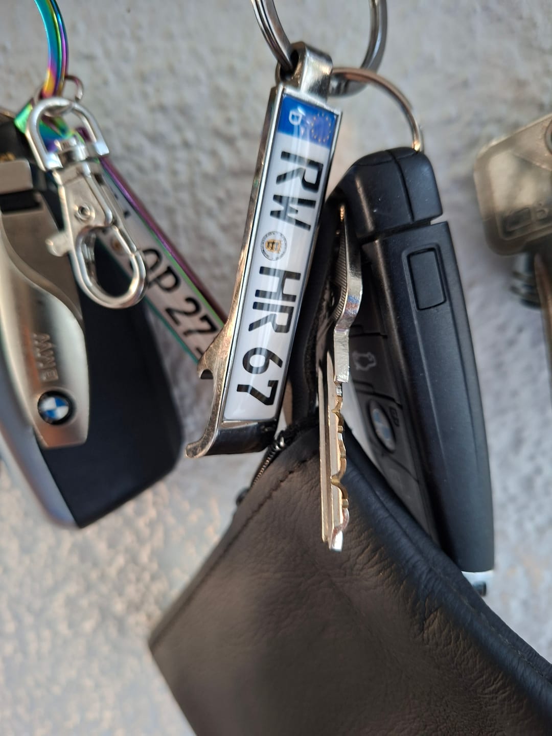 Customer photo review of Kennzeichen Schlüsselanhänger mit Flaschenöffner – Mini Nummernschild Metall