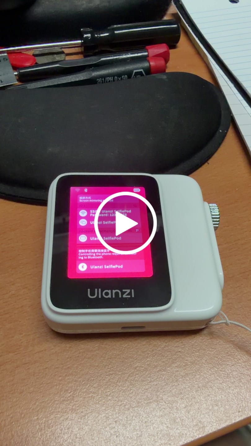 Customer video review of Ulanzi VM02 Wireless Magnetic Selfie Monitor Screen