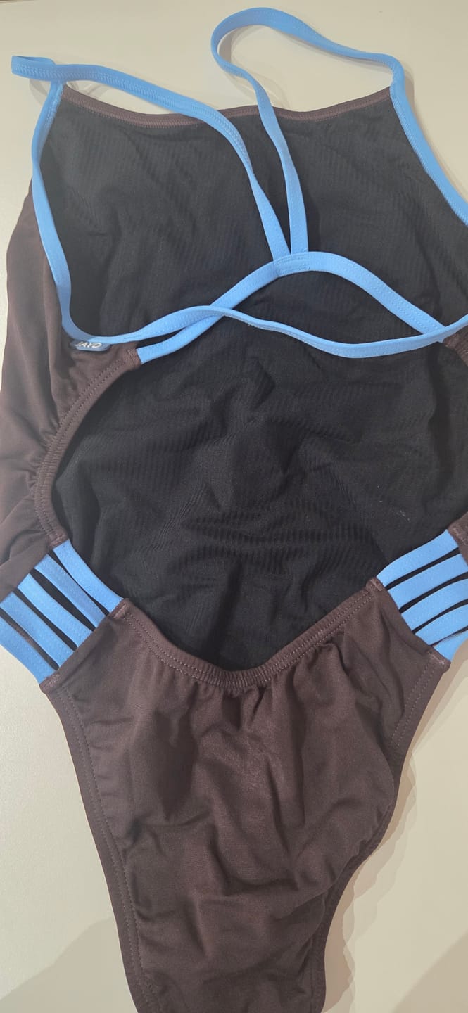 Customer photo review of LENNOX ONE PIECE || Cacao|Breeze