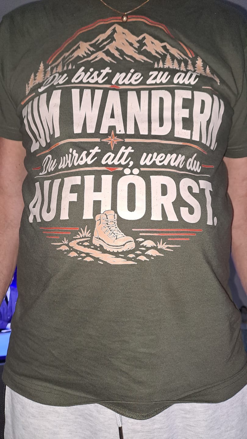 Customer photo review of Nie zu alt - Wander T-Shirt