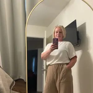 Customer photo review of Norvello™ Cropped Sweatpants