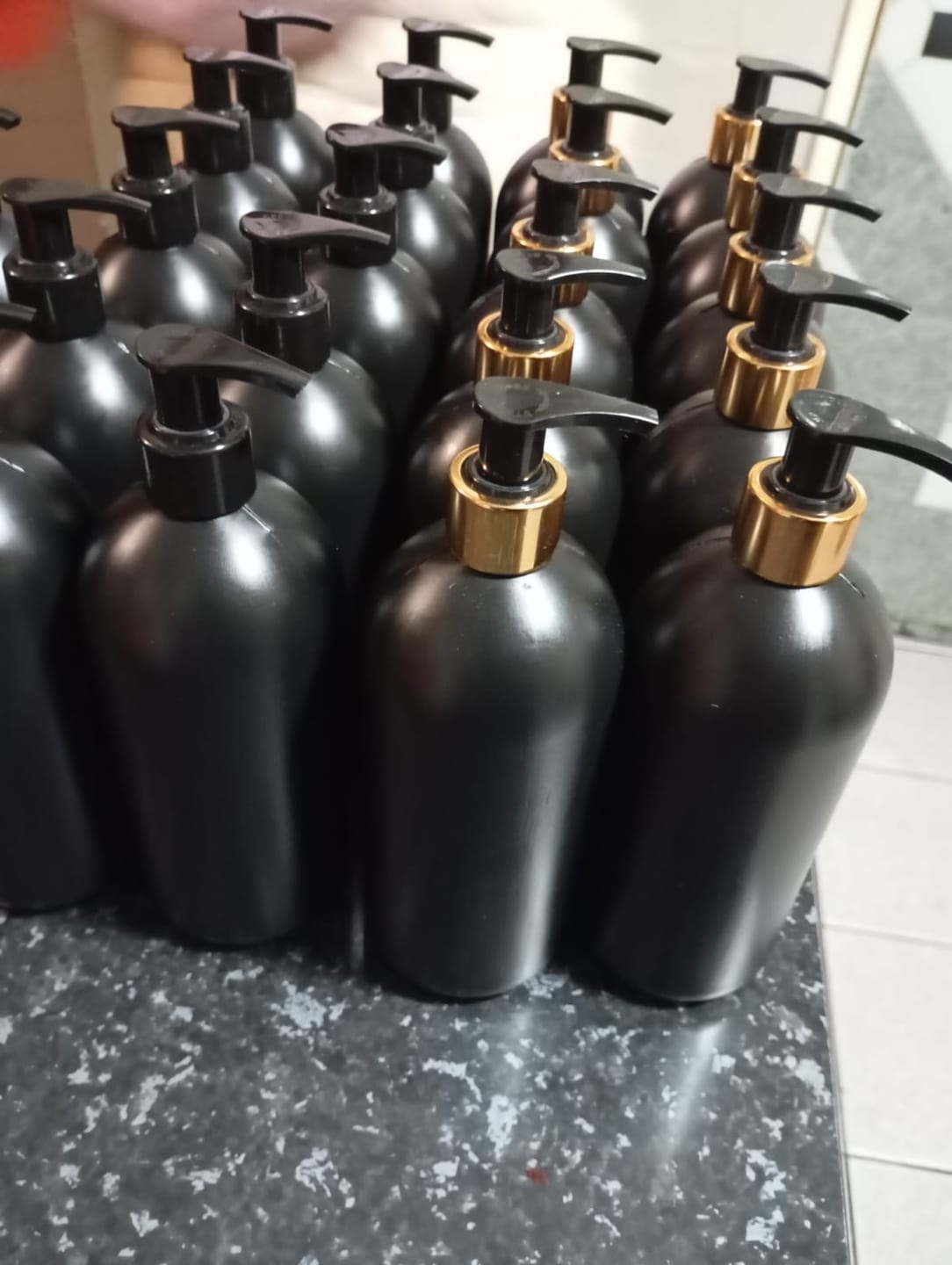 Customer photo review of Gold Collar Lotion Pump (24 mm) - Black