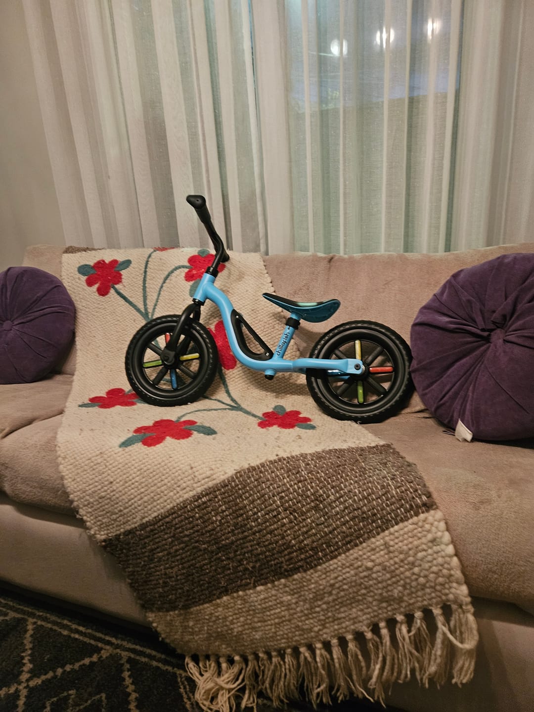 Customer photo review of Bicicleta Balance Charlie Glow lightweight 10" Sky - Chillafish