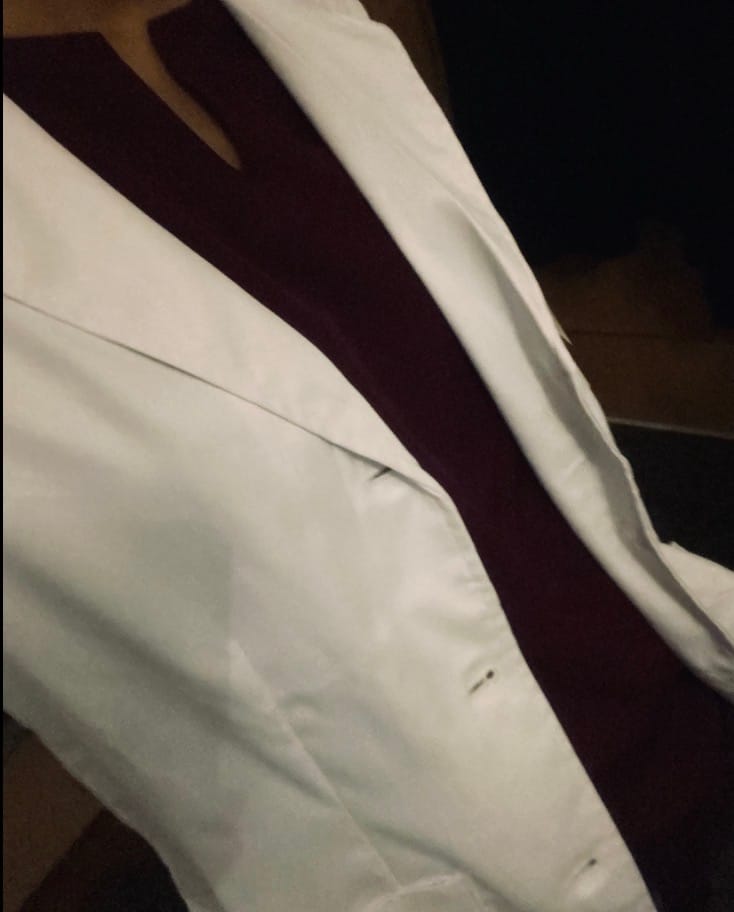 Customer photo review of لابكوت فلو هيلنق هاندز وايت كوت