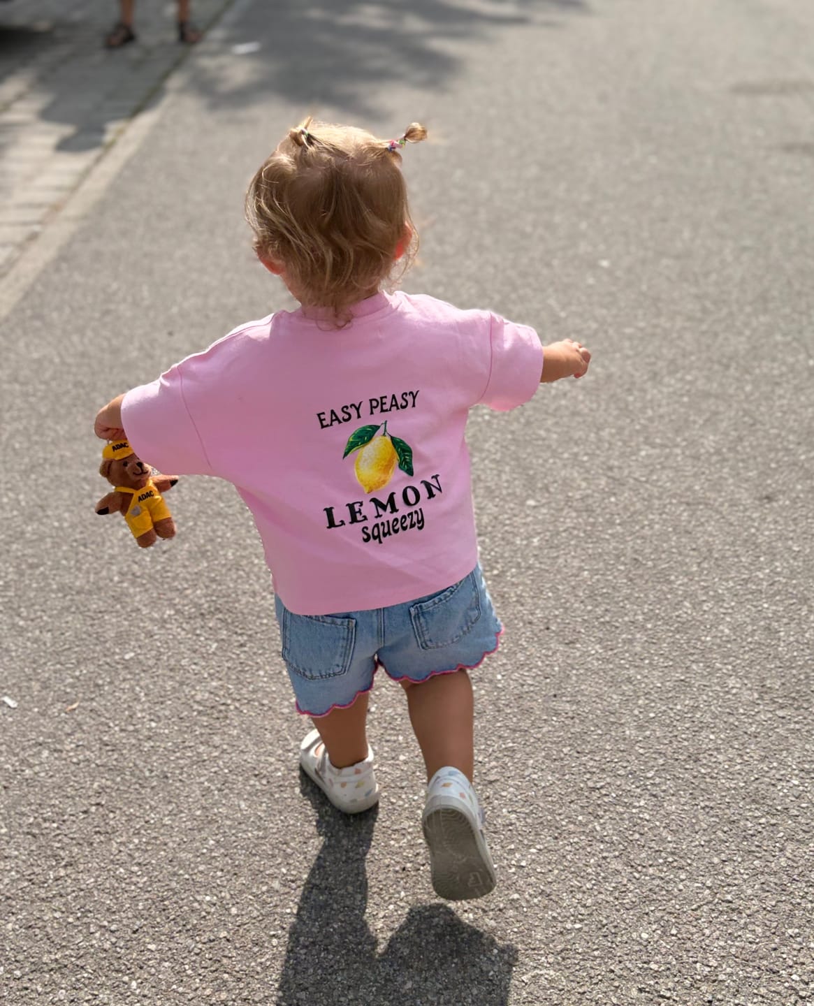 Customer photo review of Lemon squeezy Tshirt