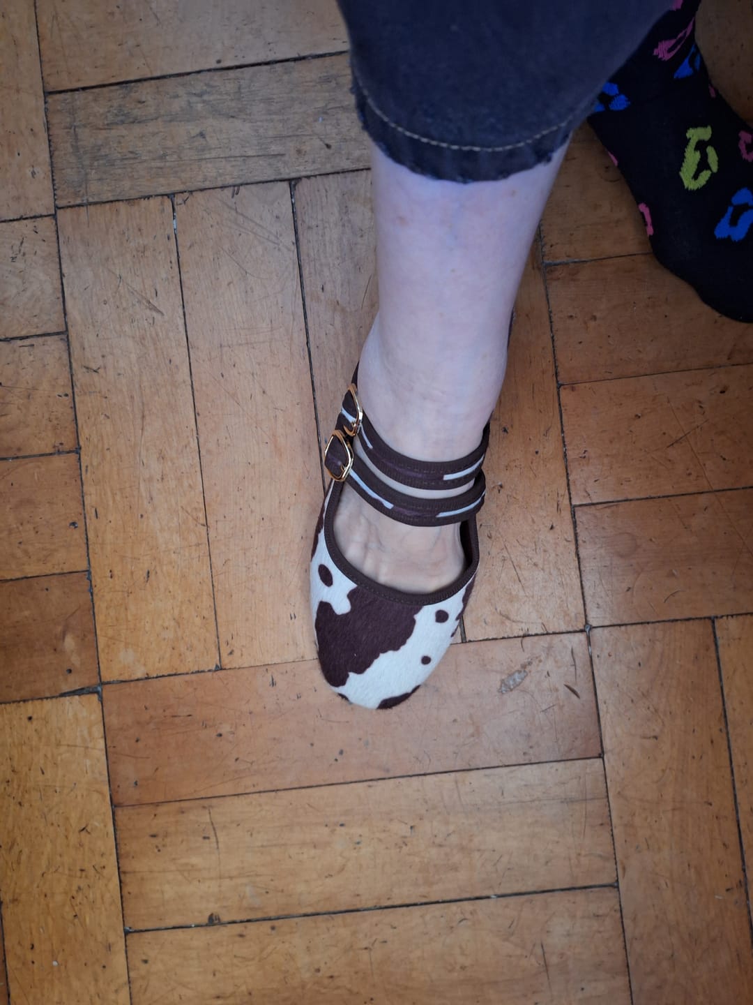 Customer photo review of Zapato Ballerina Vaca Doble Hebilla