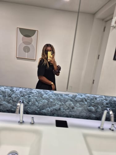 Customer's #4/#27/#30 Mix Color Blend body wave hair worn in a mirror selfie
