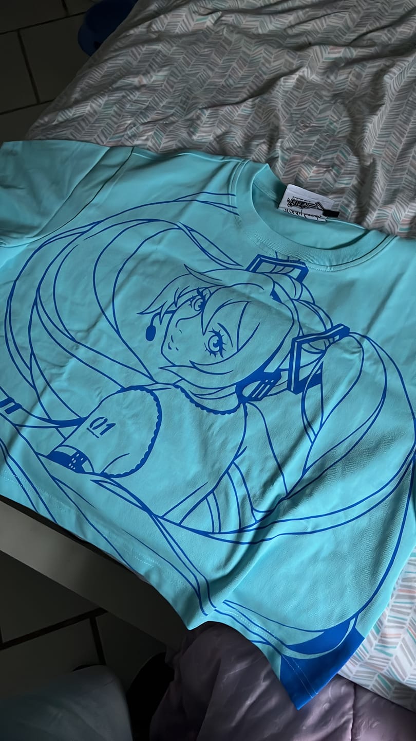 Customer photo review of Miku Cropped Tee