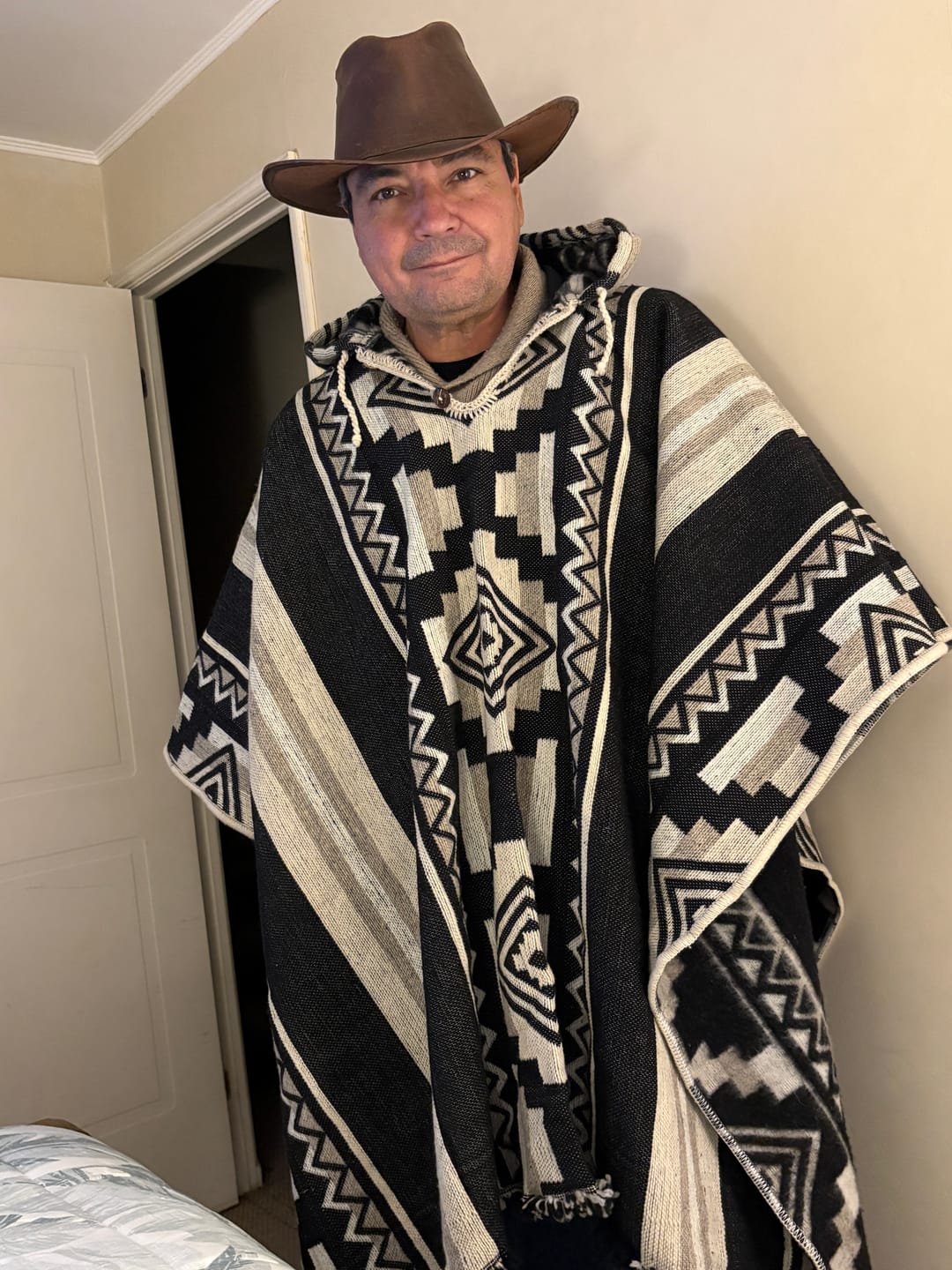 Customer photo review of PONCHO PREMIUM MAYER CON CAPUCHA