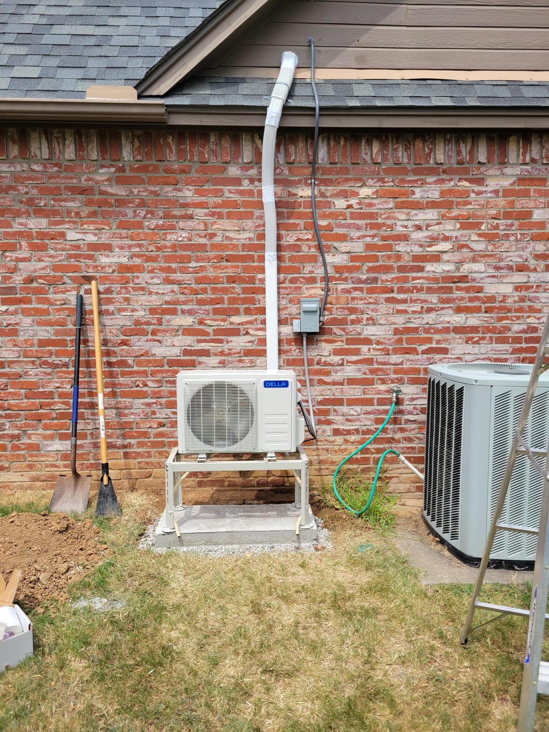 Customer photo review of DELLA Vita Series 9000 BTU 21 SEER2 Mini Split Heat Pump AC - Up to 400 Sq.Ft.