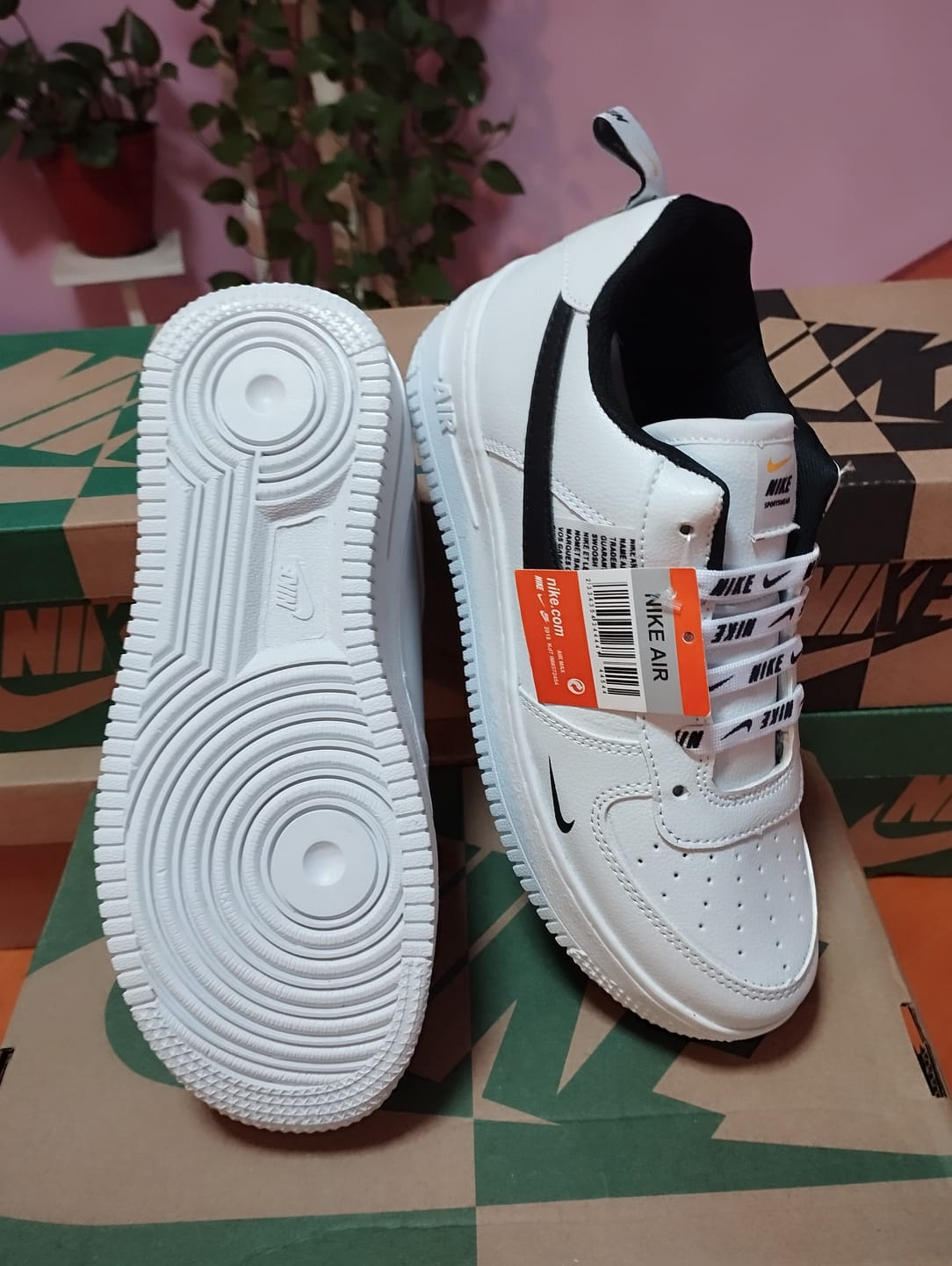 Customer photo review of Tenis 275 Blanco Negro