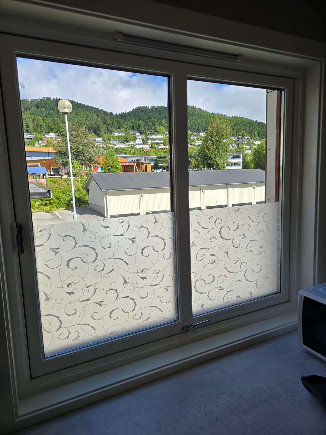 Customer photo review of Static Scroll Flower vindusfolie