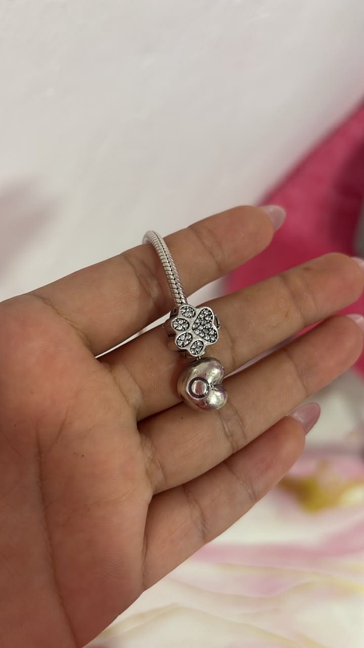 Customer photo review of Huellas de Perrito & Hueso Diamantado
