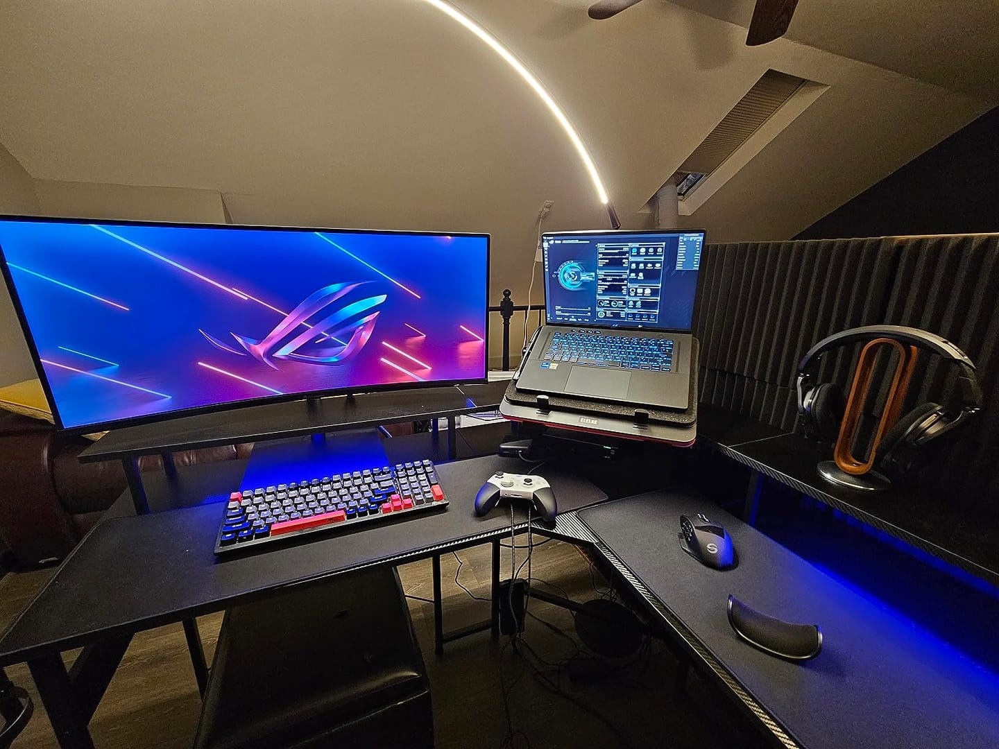 Customer photo review of 2-in-1 Laptop & Monitor Desk Mount
