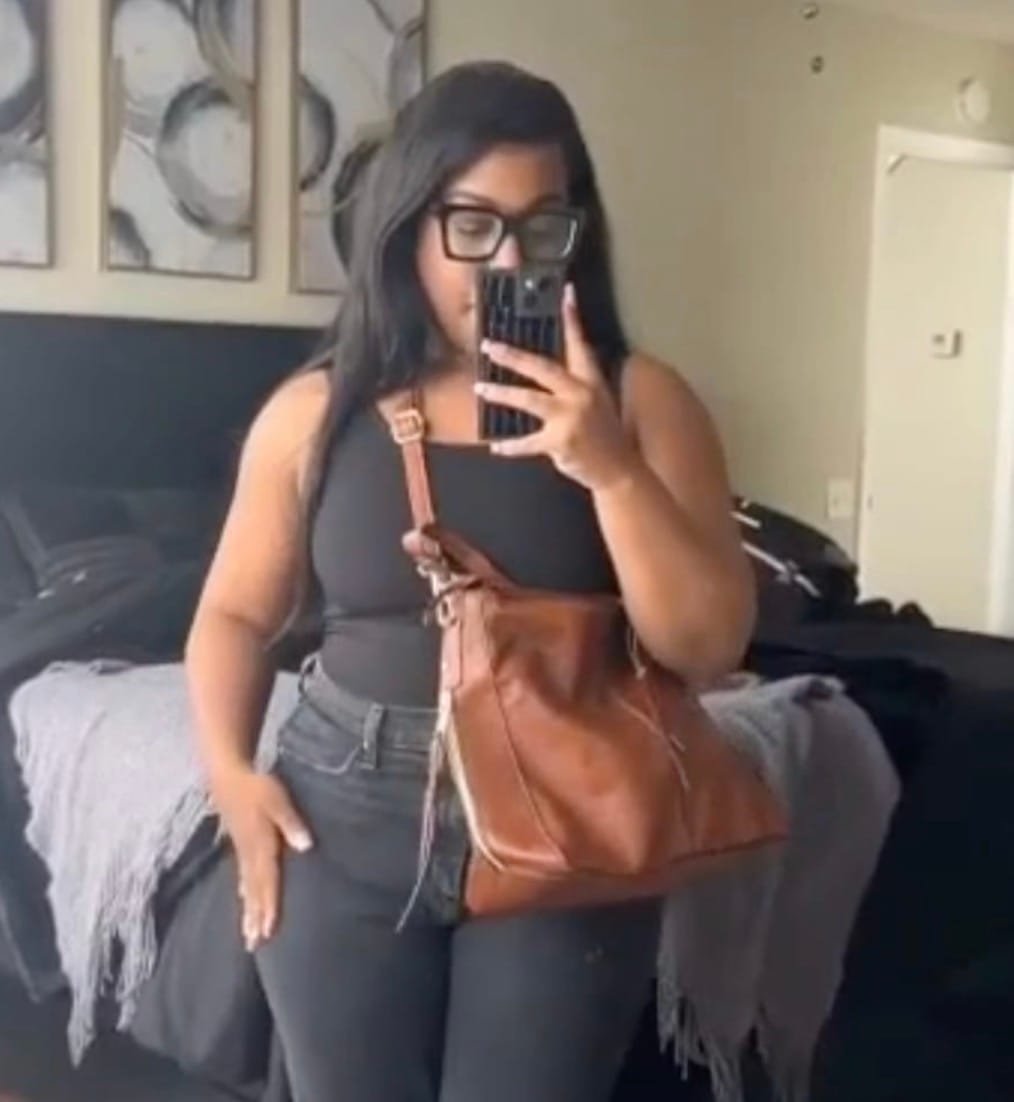 Customer photo review of Luxury Leather Anti-Theft Hobo Handbag + FREE Pouch Wallet