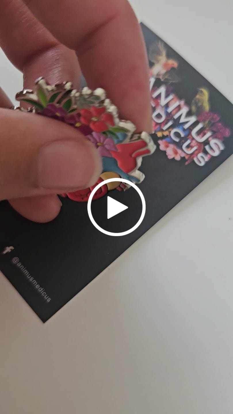 Customer video review of Herz Anatomie Pin