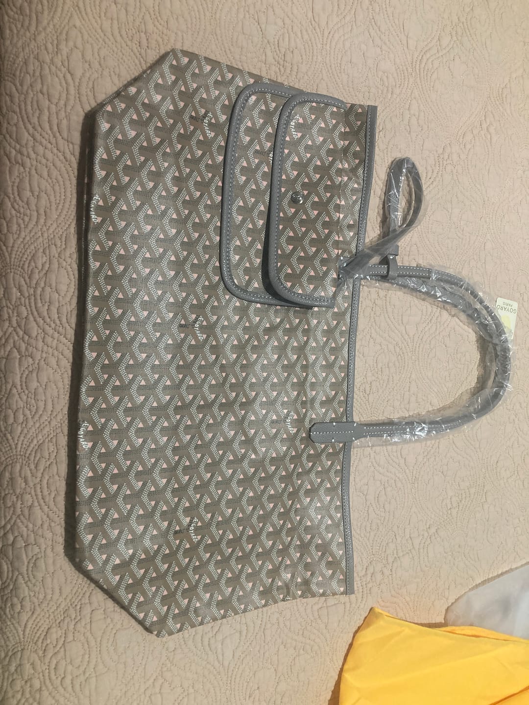 Customer photo review of Vivara Signature Carryall