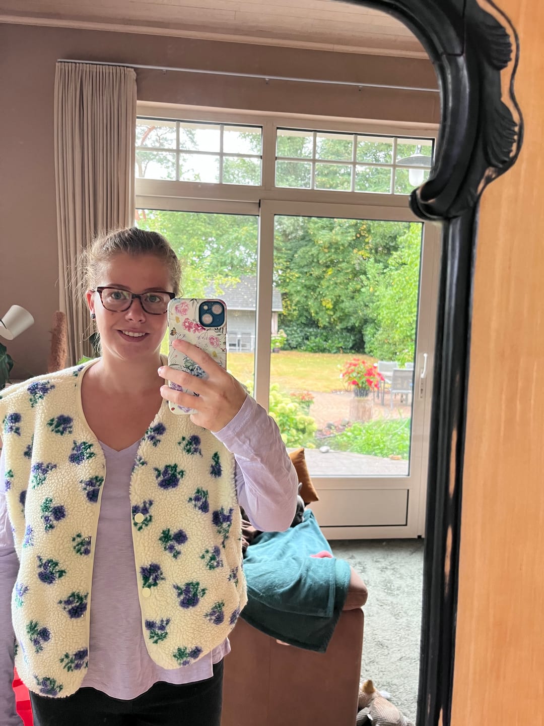 Customer photo review of Floral Teddy Gilet / White-Lila