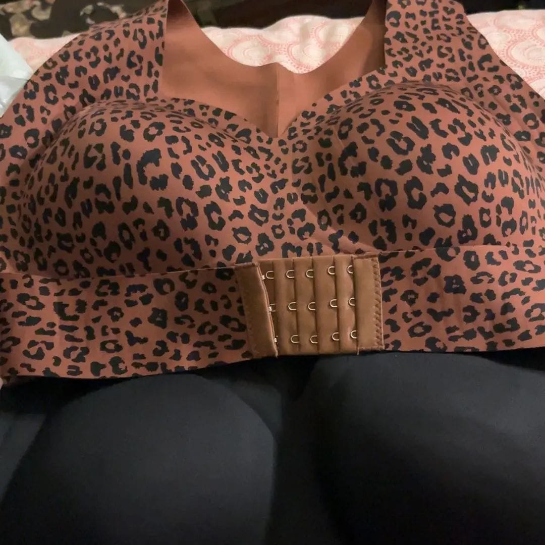 Customer photo review of Front Closure Cross-Back Wireless Posture Bra
