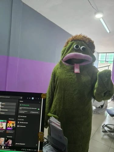 Customer photo review of MonsterNap™ – Pijama Monstruo Bocón de Una Pieza | Viral en TikTok | Adultos y Niños