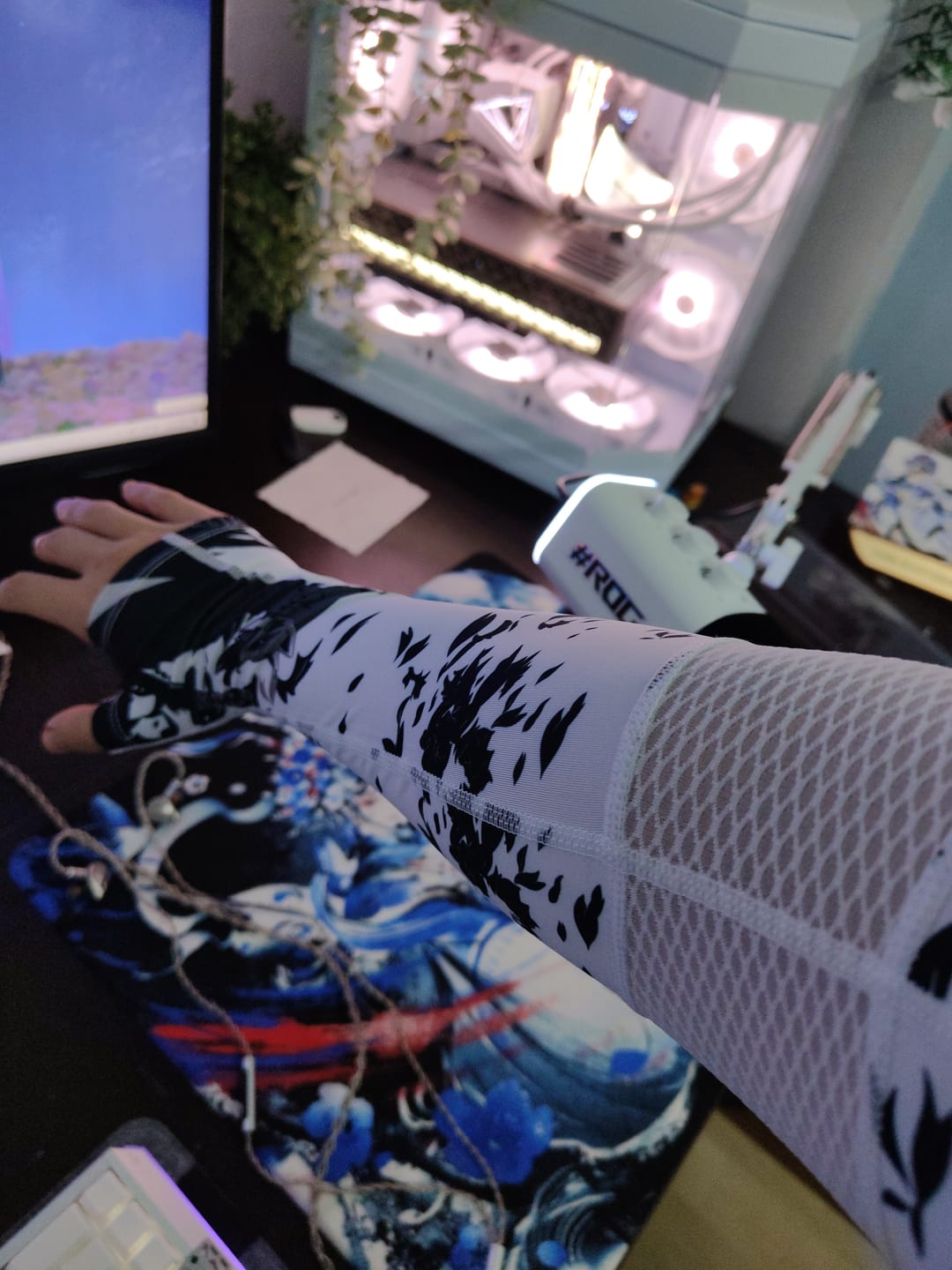Customer photo review of Wraith Esports Arm Sleeve