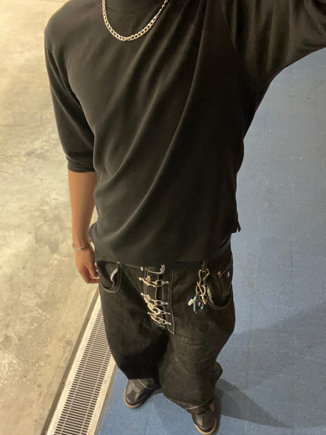 Customer photo review of Aelfric Eden Metal Button Raw Baggy Barrel Jeans
