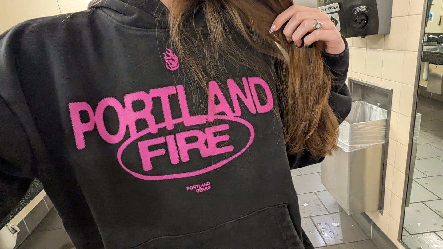 Customer photo review of HeavyKnit Fire Graphic Hoodie
