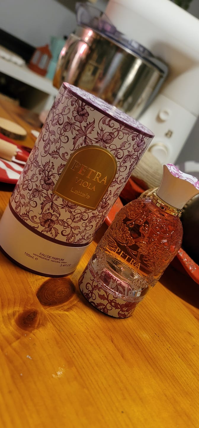 Customer photo review of Petra Viola by Lataffa 3.4 oz EDP