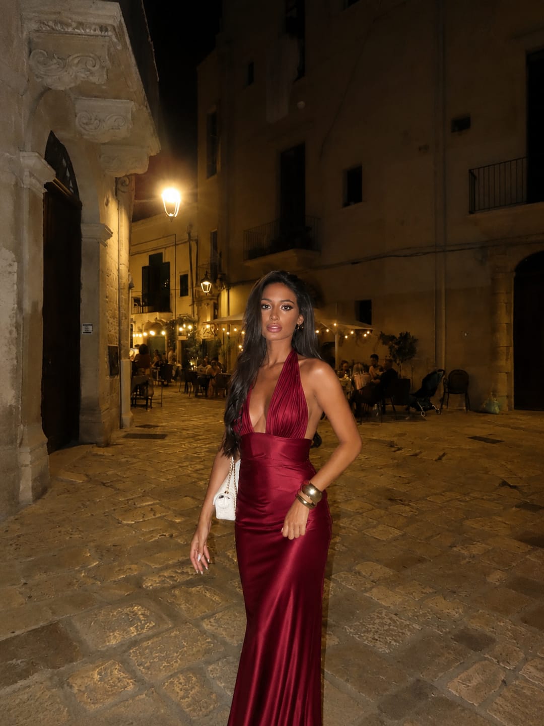 Customer photo review of VESTIDO MAXI SATÉN HALTER CON ESPALDA DE CORSÉ
