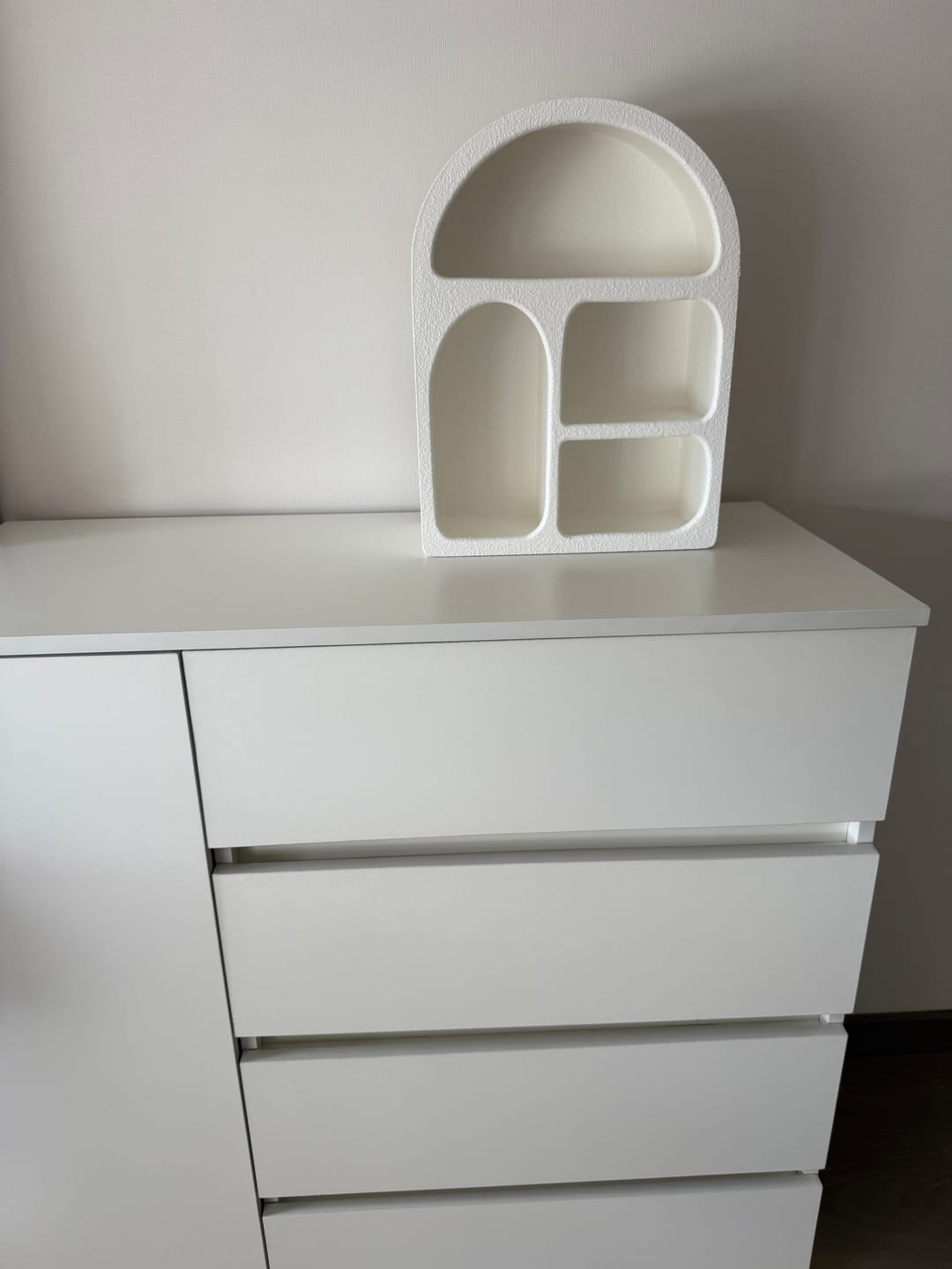 Customer photo review of Estante Escandinavo Ivory Arch Small