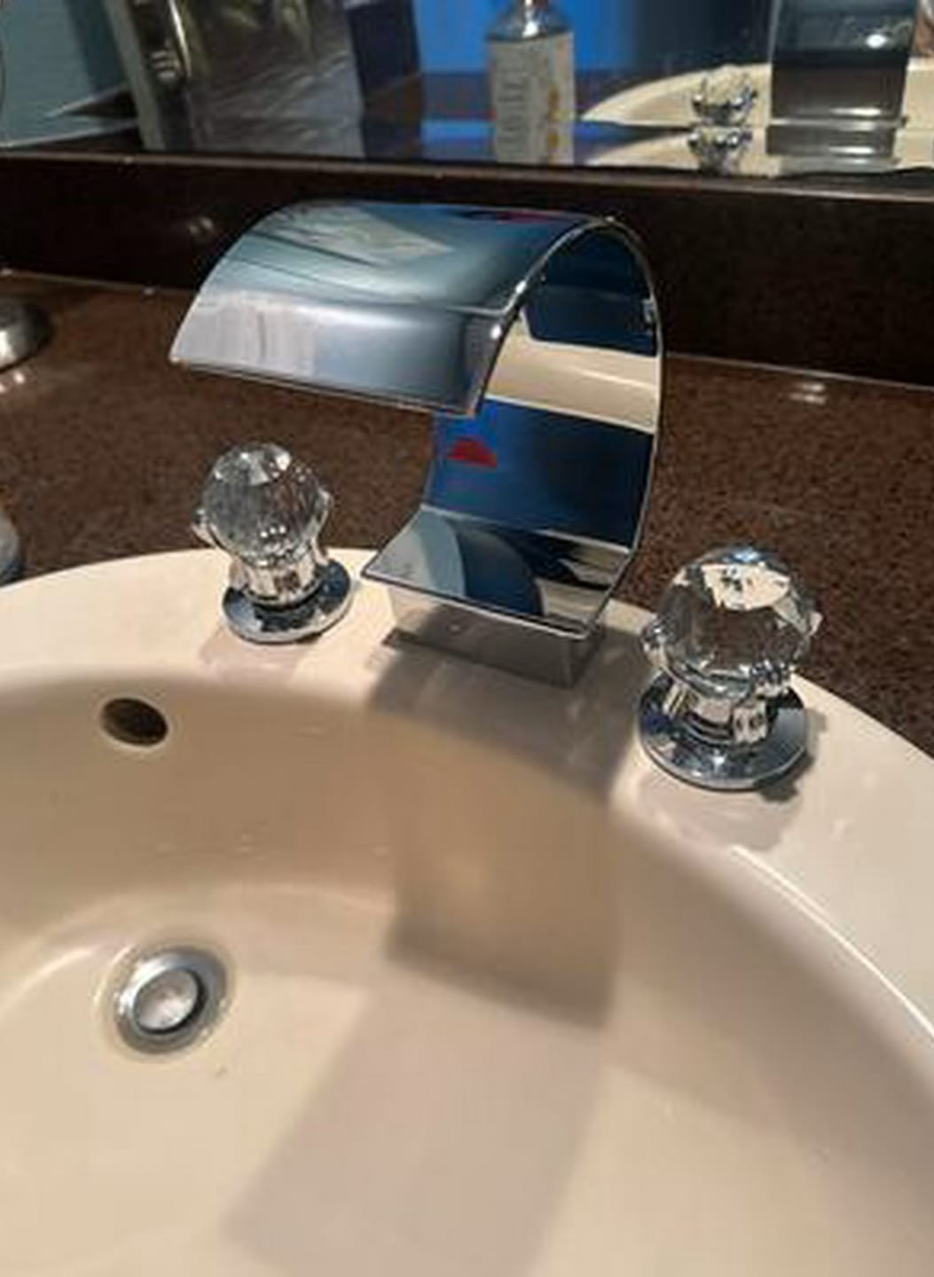 Customer photo review of Nidelva – Three-Piece Tub Faucet Hot & Cold Water Mixer Tap with Dual Crystal Handles