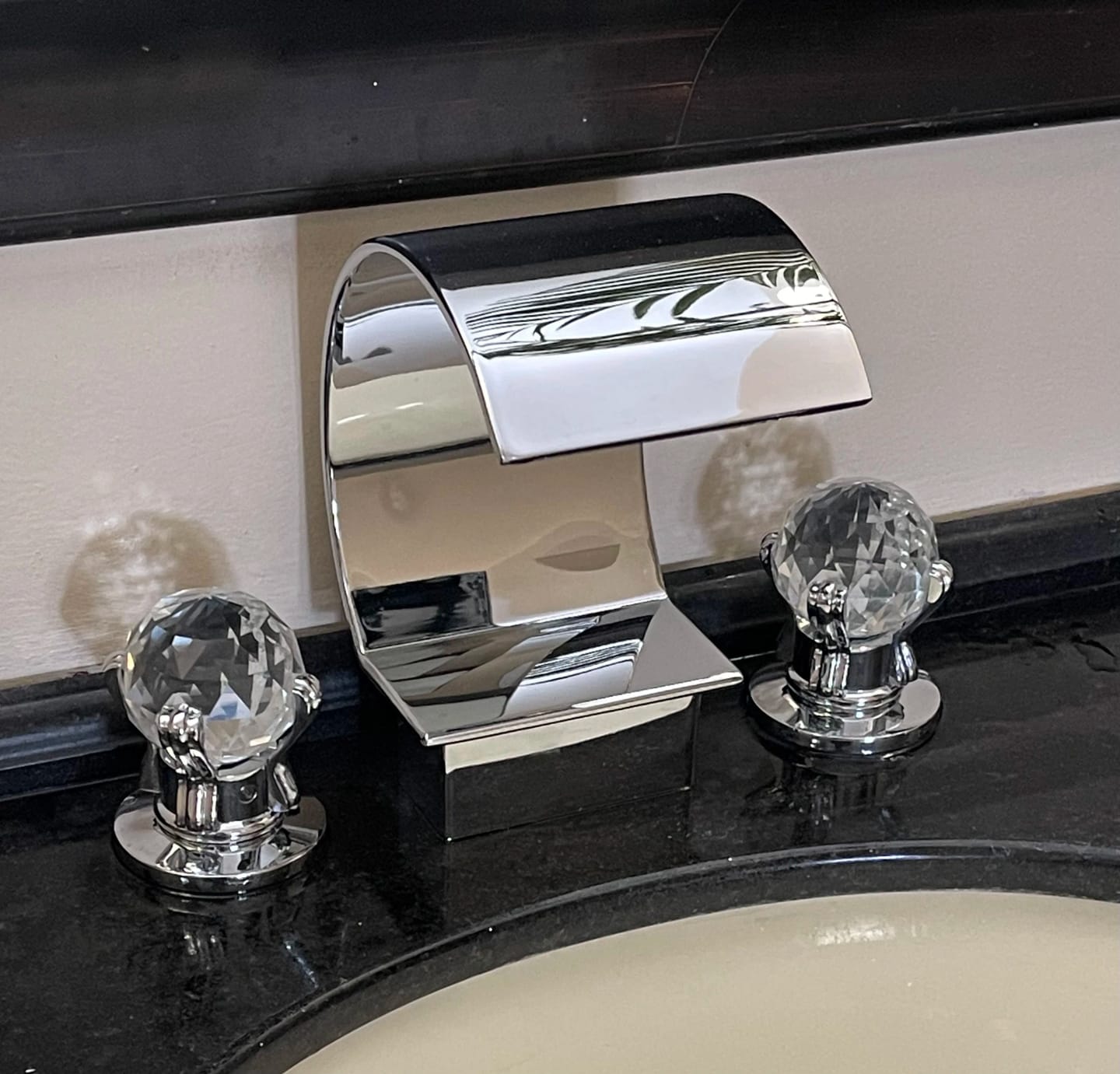 Customer photo review of Nidelva – Three-Piece Tub Faucet Hot & Cold Water Mixer Tap with Dual Crystal Handles