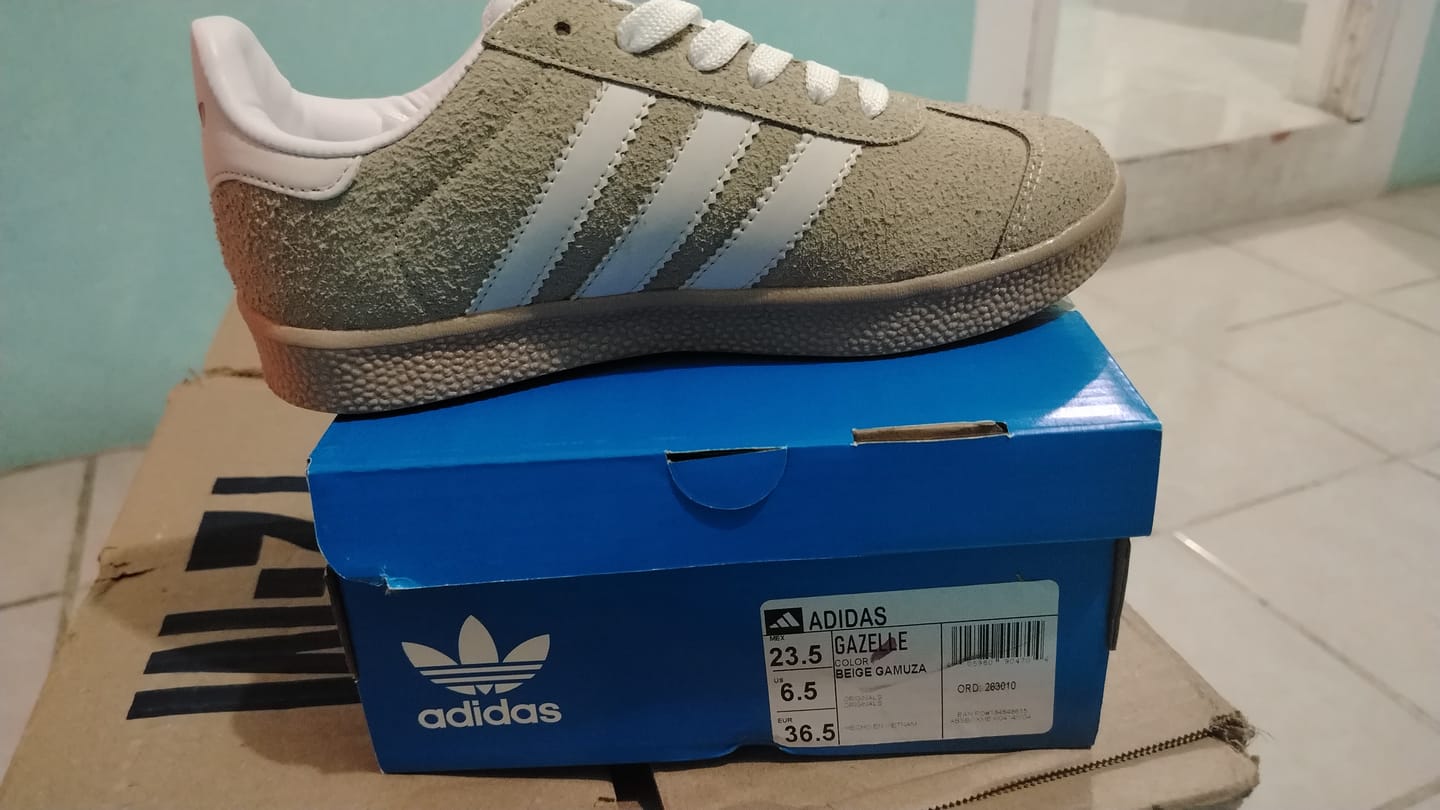 Customer photo review of Tenis Gzl Beige Gamuza