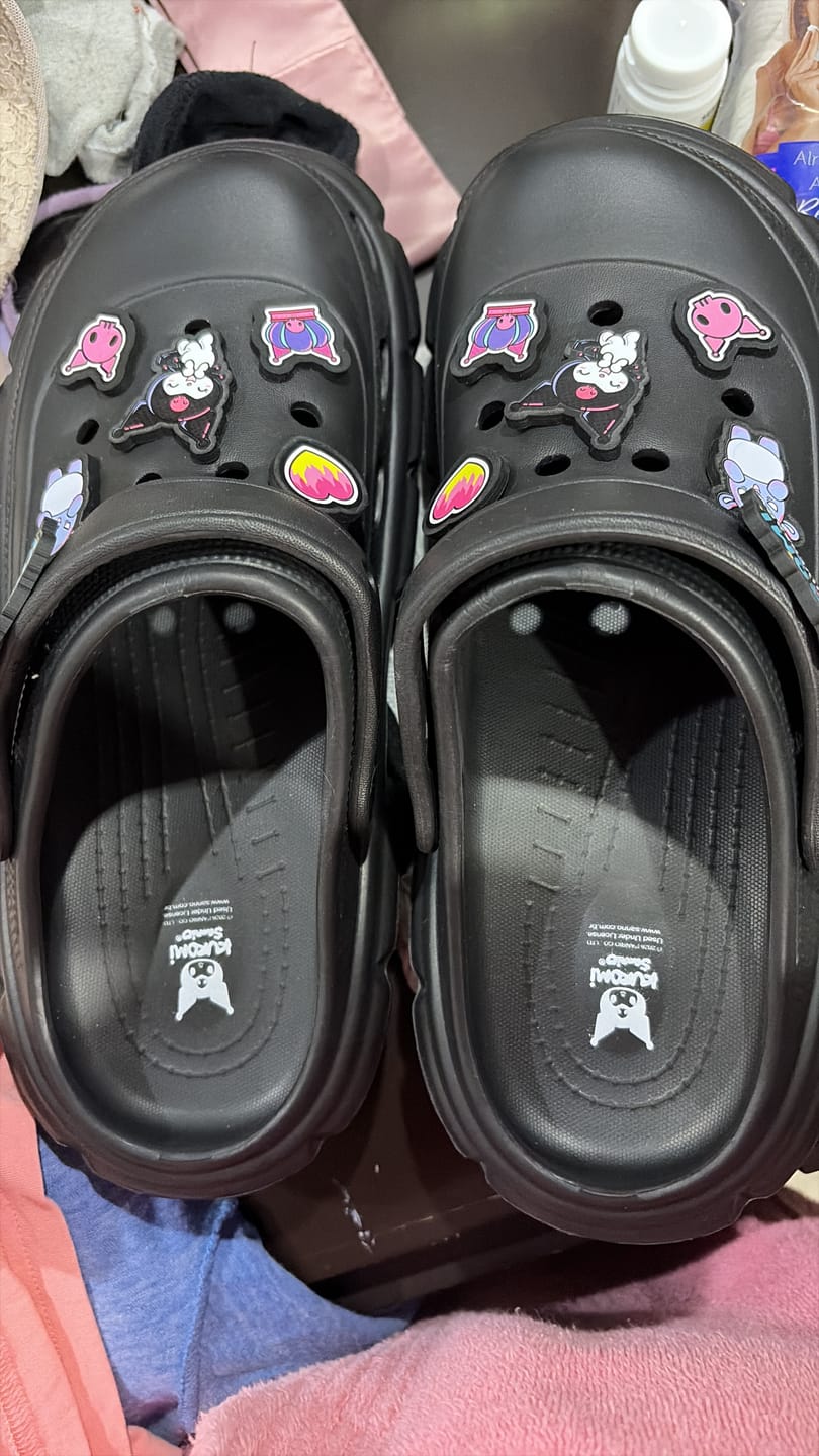 Customer photo review of Sandalia Casual de Plataforma Kuromi para Mujer Negro